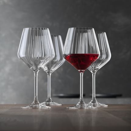 SPIEGELAU Lifestyle Burgundy glasses with linear design